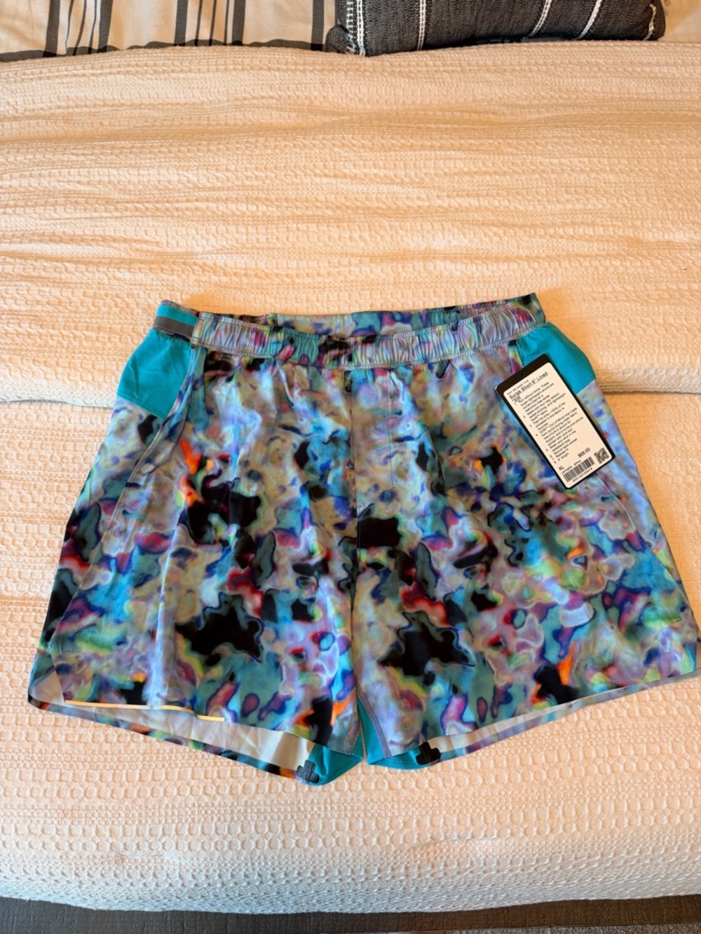 lululemon athletica Multicolor shorts. XL